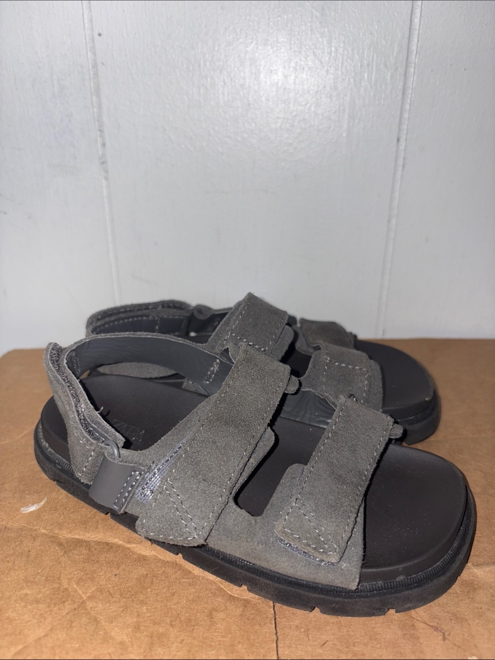 Kids Zara Gray Suede Velcro Sandals size 26